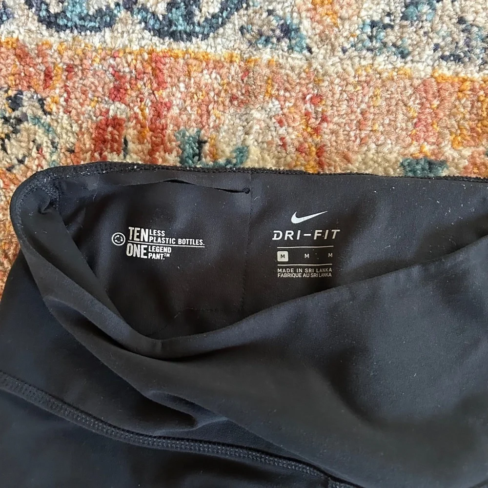 Nike Dri-Fit Black Leggings Size Medium - Picture 3 of 8